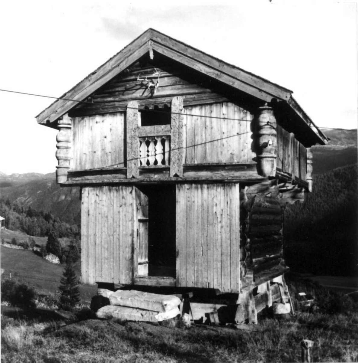 Bur med loft, Bekkhus eller Håtveit, Nordre, Hjartdal, Telemark.