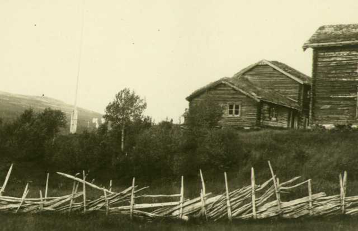 Gårdstun med skigard, Sønnvisvollen, Os, Hedmark. 