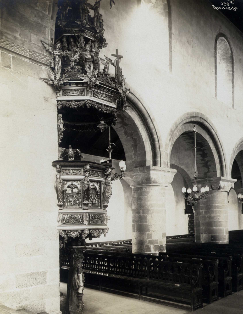 Kirkeinteriør med prekestol, Stavanger domkirke, Stavanger, Rogaland.