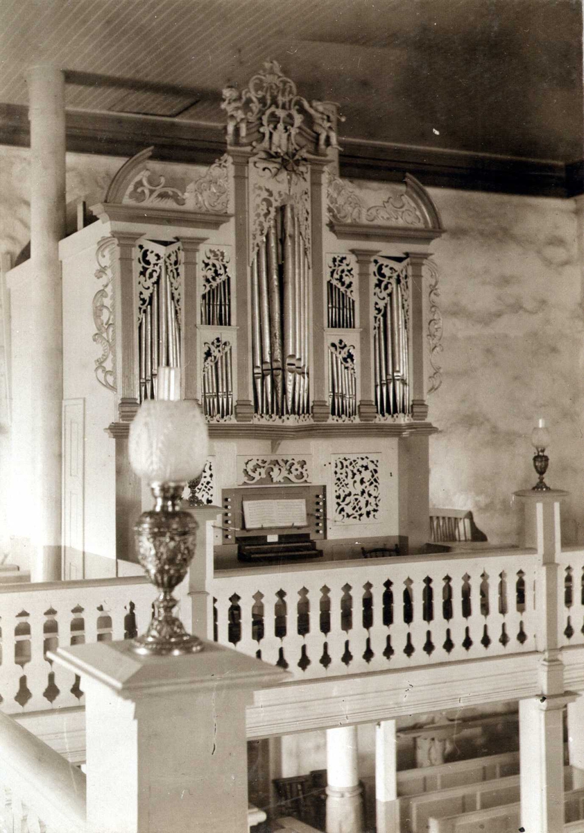 Orgel fra ca. 1800, Trondenes kirke, Harstad,Troms. Fotografert 1905.