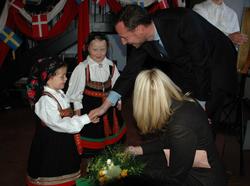 Åpningsdagen for utstillingen "Nordmenn og Svensker".Barn fr