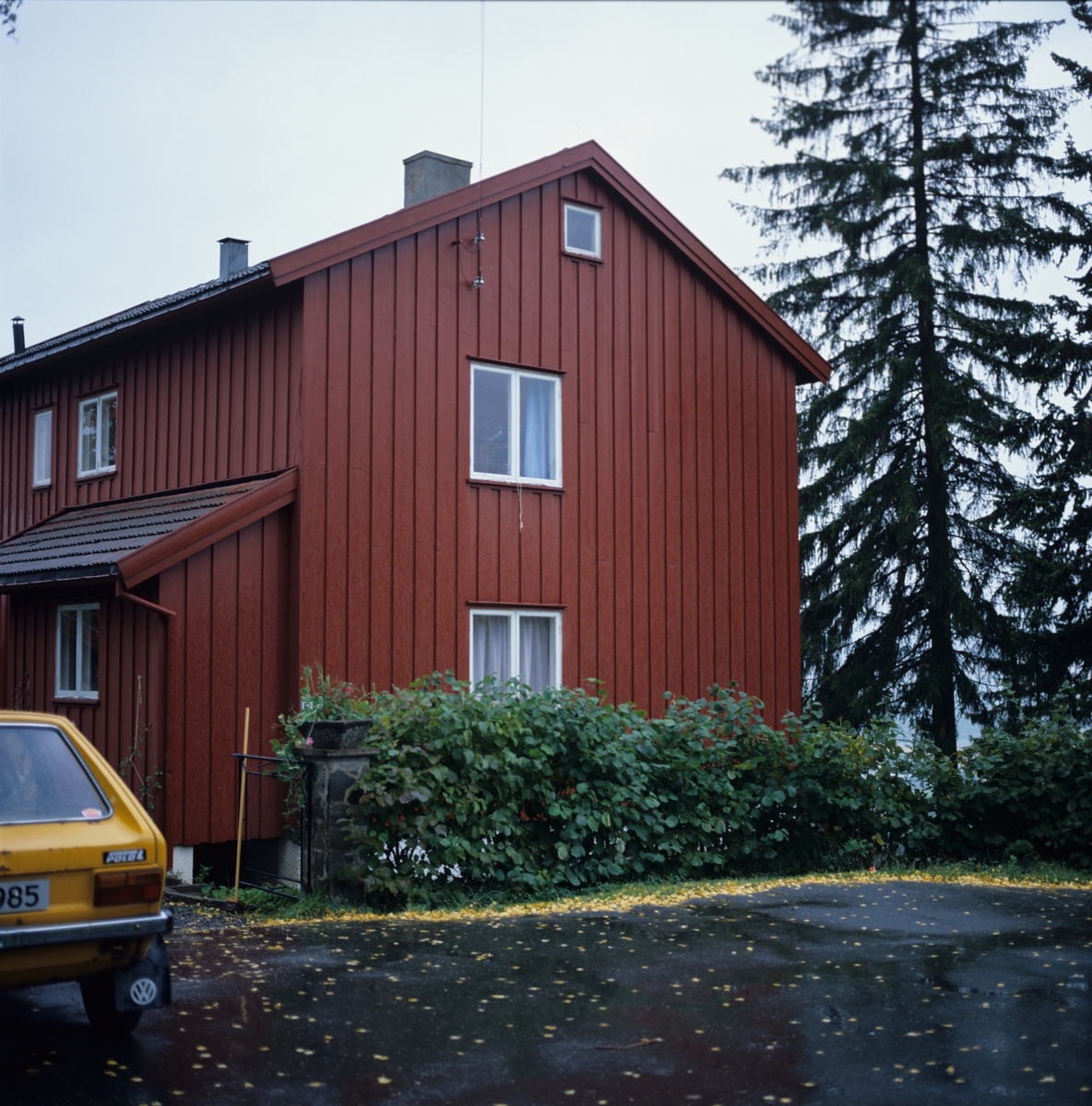 Del av tomannsbolig fra 1950 på Gjettum i Bærum, Akershus. Illustrasjon fra Bonytt 1986.