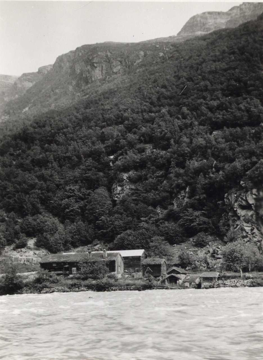 Landskap med gårdstun, Lille Fale, Sunndal, Møre og Romsdal. 