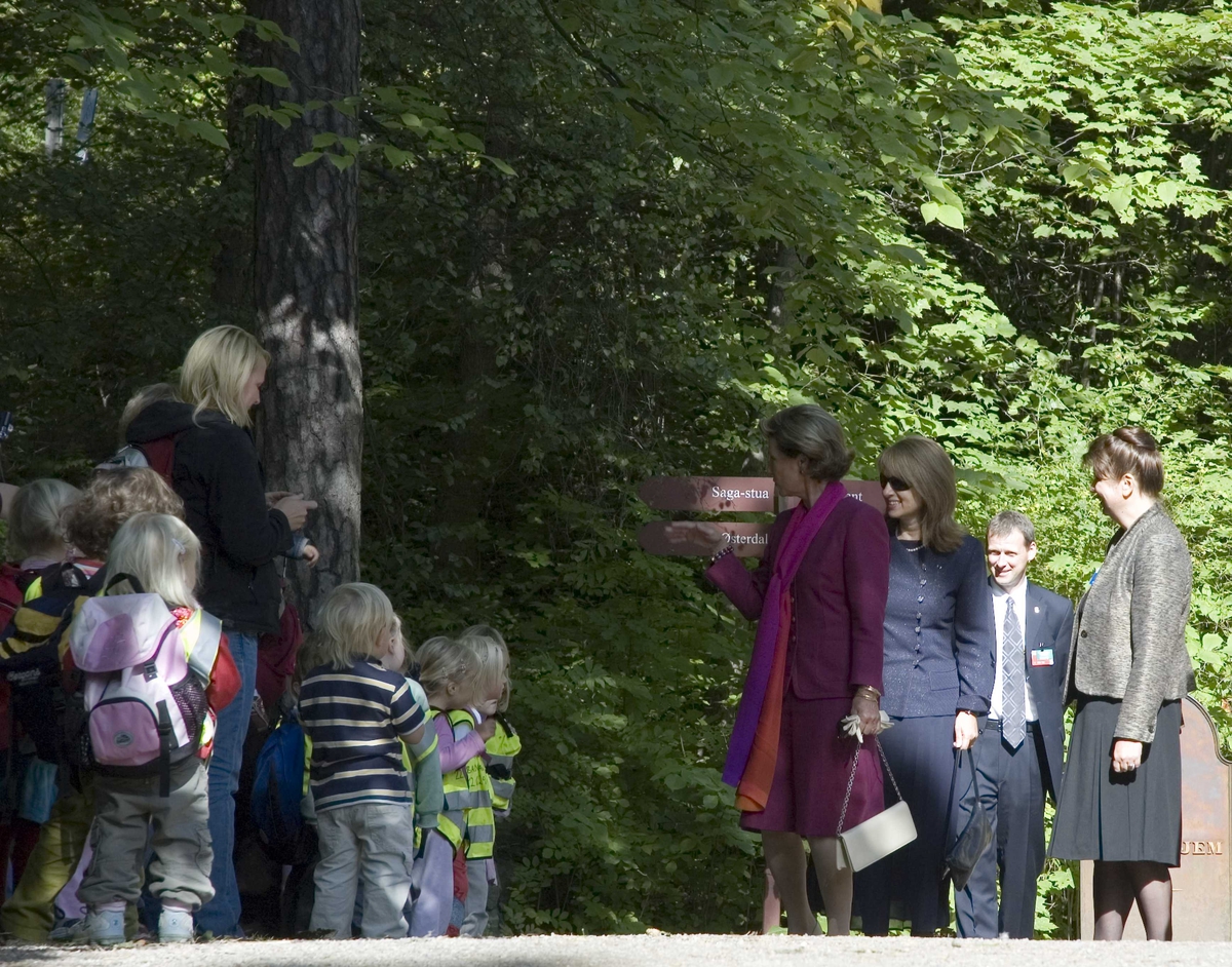 Dronning Sonja på besøk sammen med bulgarske president Frue.