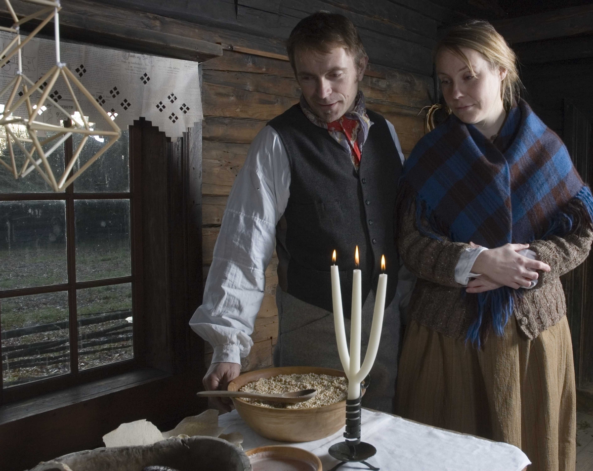 Julepyntet stue i Ampiansbråten, bygning nummer 164, på Norsk Folkemuseum.
