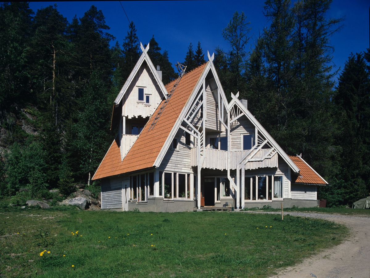 Enebolig i serien "sunne boliger".  Illustrasjonsbilde fra Nye Bonytt 1989.