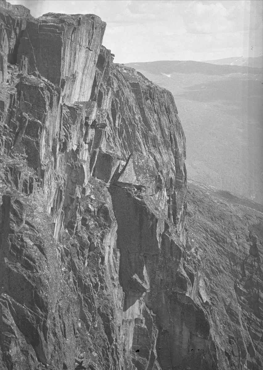 Ekkertinden, Sunndal, Møre og Romsdal.  Fotografert 1937.