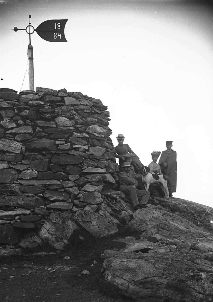 Serie bilder, noe fra Valdres, noe fra reise med båt til Trondheim og noe fra Fjelsæter(?). Familieliv, antagelig familien Lund ca 1899-1902.