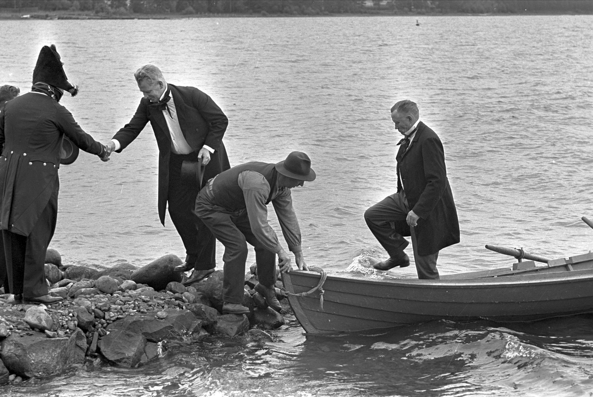 Serie. Innspiling av historisk film, Toten museum, Stenberg, Vestre Toten, Oppland. Fotografert 1962.