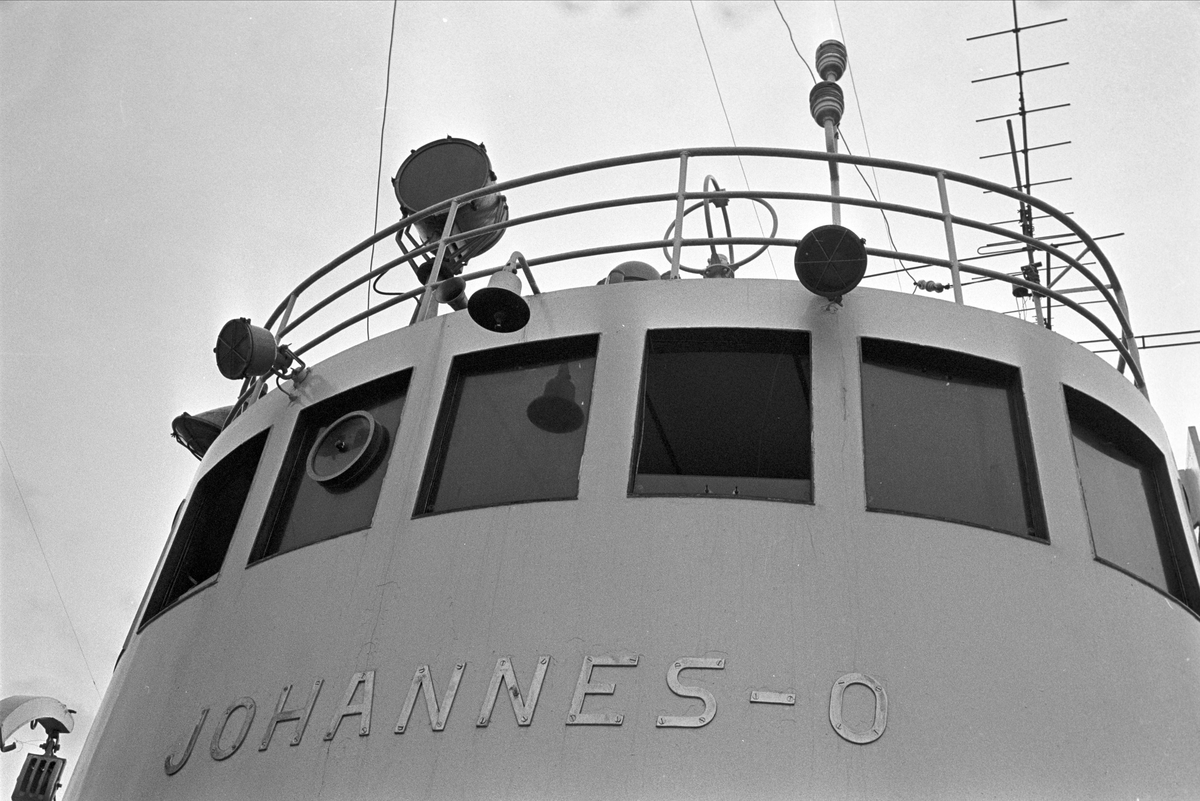 Serie. Fiskebåter ligger til kai, Egersund, Rogaland. Fotografert nov. 1965.