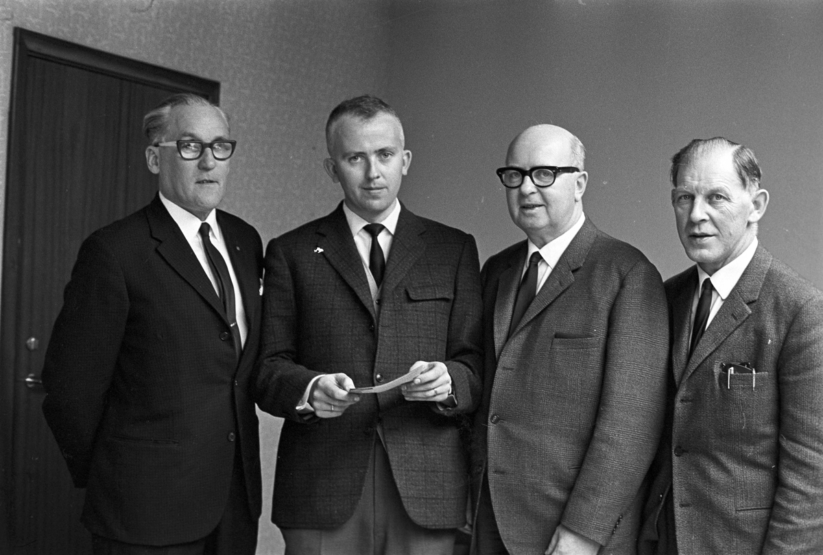 Serie. Produksjon av kjøleskap hos KPS i Sarpsborg. Fotografert 8. april 1967.
