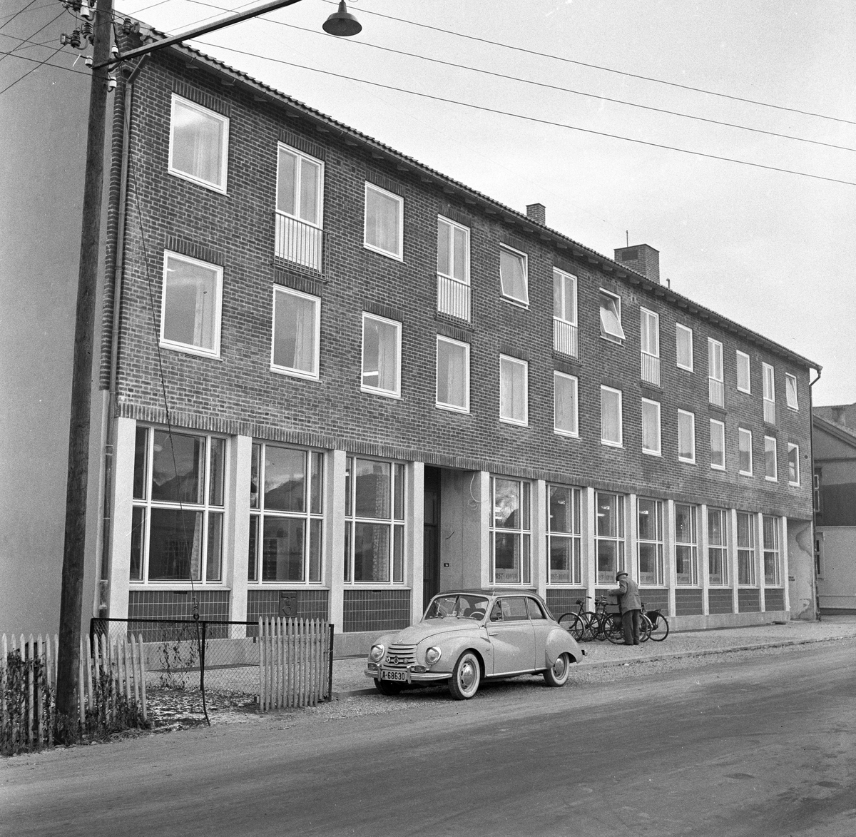 Serie. Fra Lillestrøm posthus, Akershus. Fotografert 21. nov. 1955.