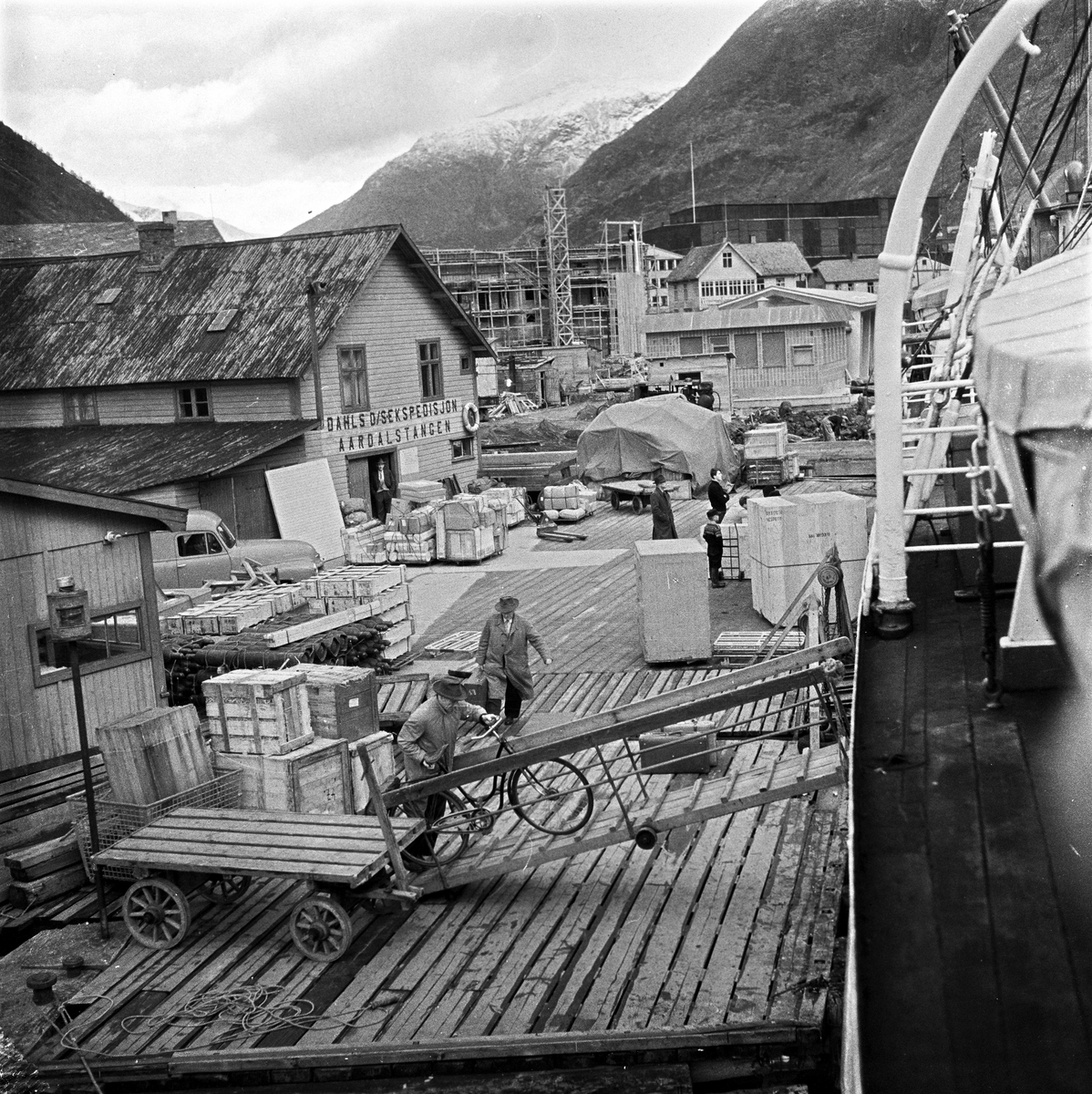 Serie. Fra Årdal verk, Sogn og Fjordane.