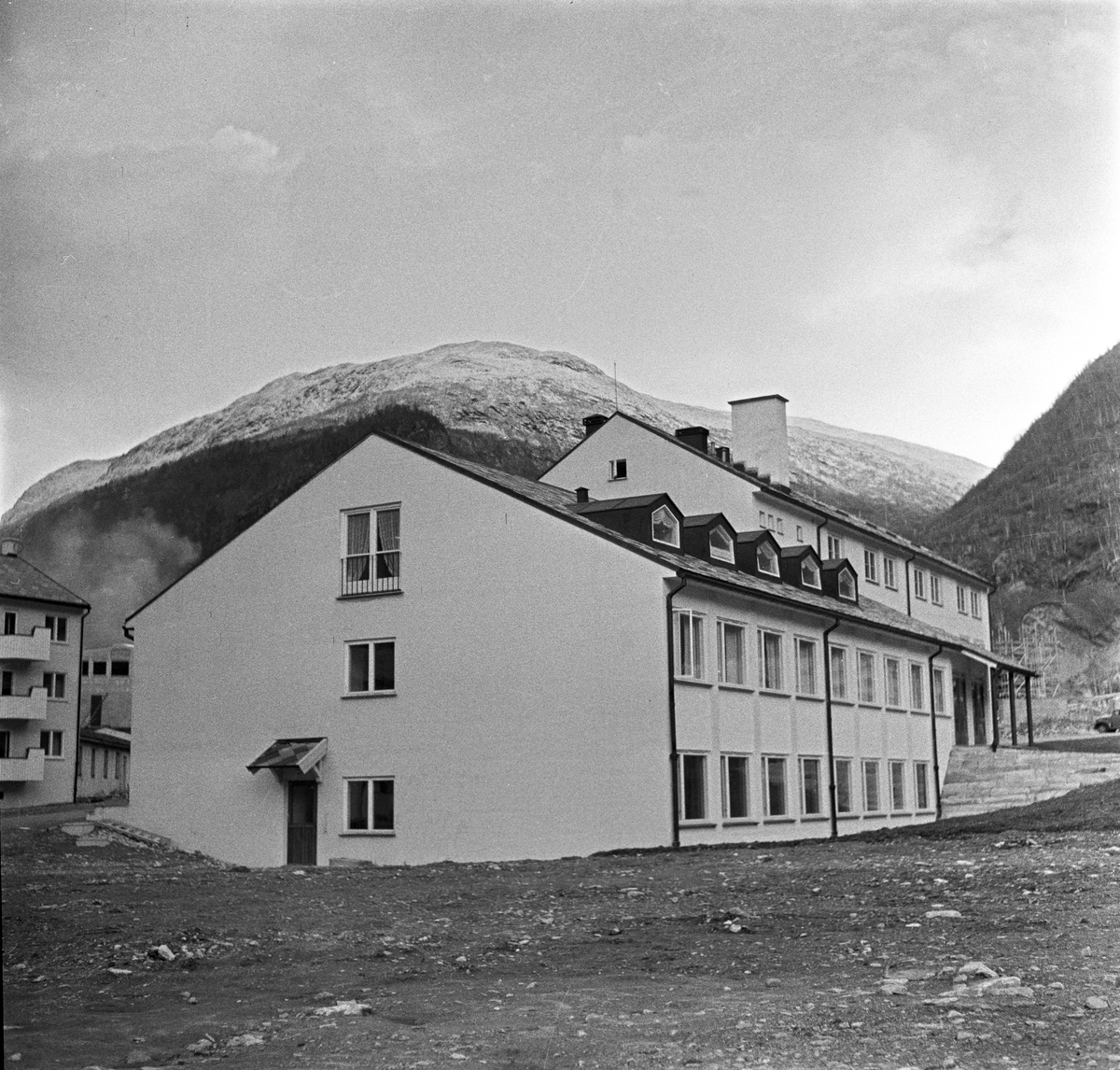 Årdal, 01.11.1970, Årdal Verk, industribygninger, antatt kontorbygninger.