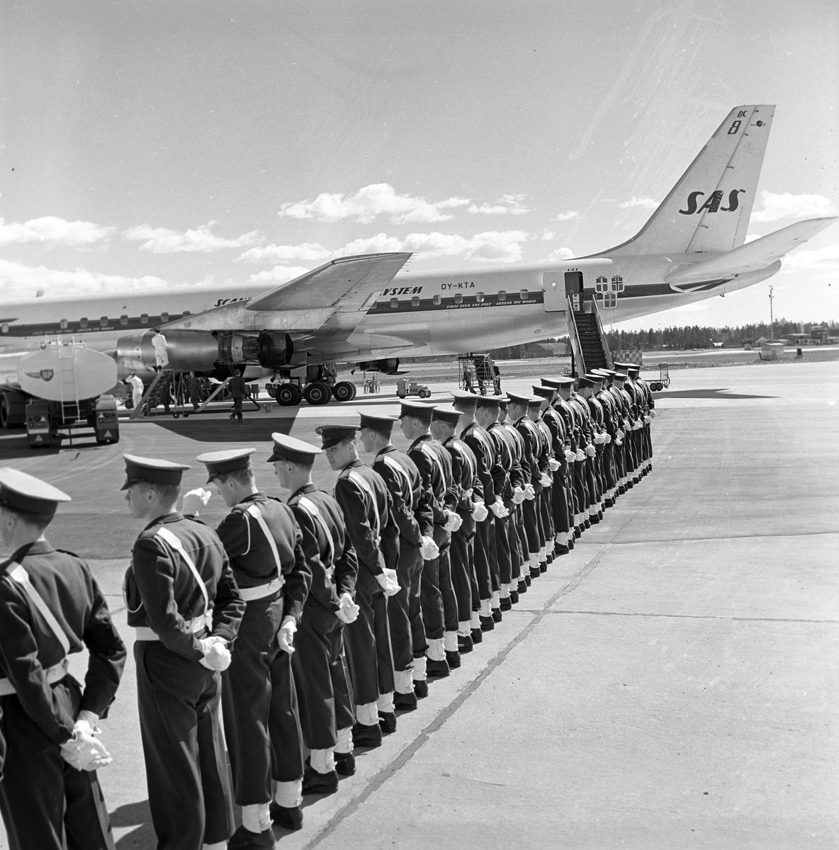 Serie. Flyselskapet SAS starter med flygninger direkte fra Gardermoen til New York. Fotografert april 1961.