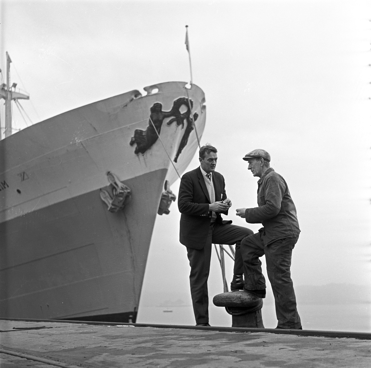 Erik Bye.  Her fra kaikanten i Oslo, antatt Christian Radich i bakgrunnen, november 1961.