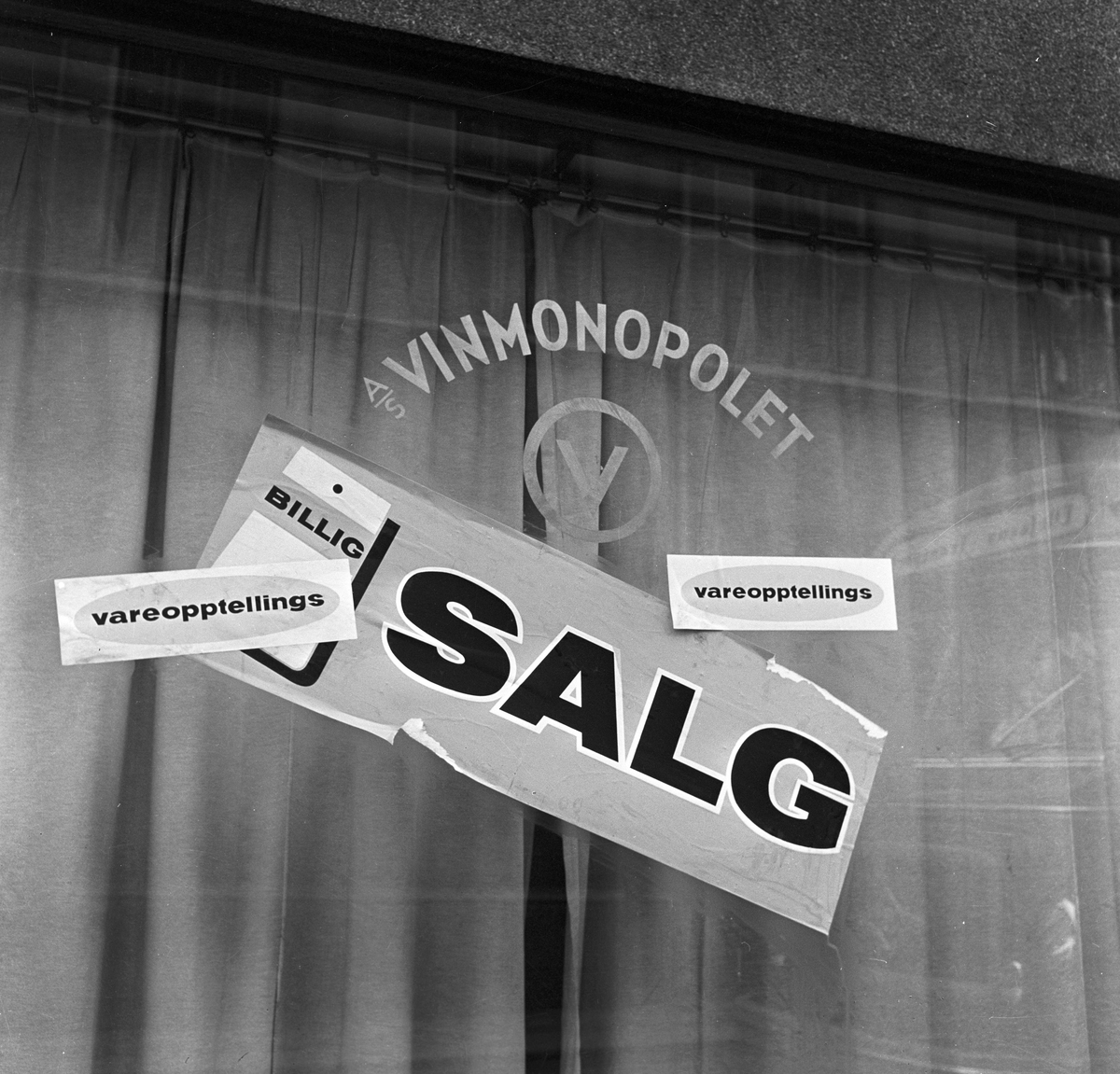 Serie. Forskjellige russestreker rundt i Oslo. Fotografert juni 1961 og 1962.