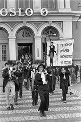 Serie. Fra åpningen av student-UKA 66 ved Oslo Ø. Fotografer