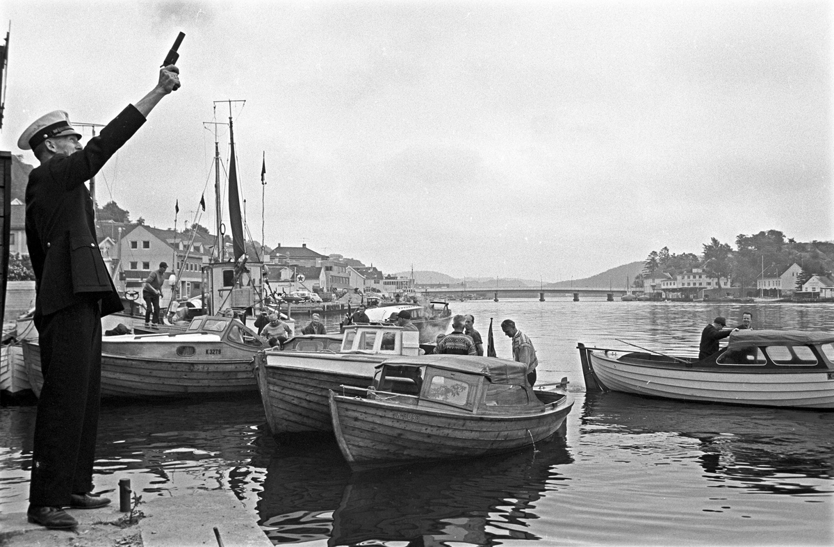 Serie. Dagbladets fiskekonkurranse "Gullfisk" i Mandal, Vest-Agder. Fotografert 1967.