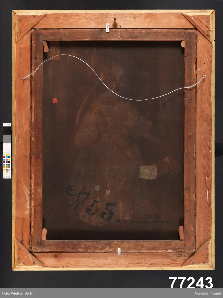 Barnporträtt, flicka, helfigur i trekvartsprofil.