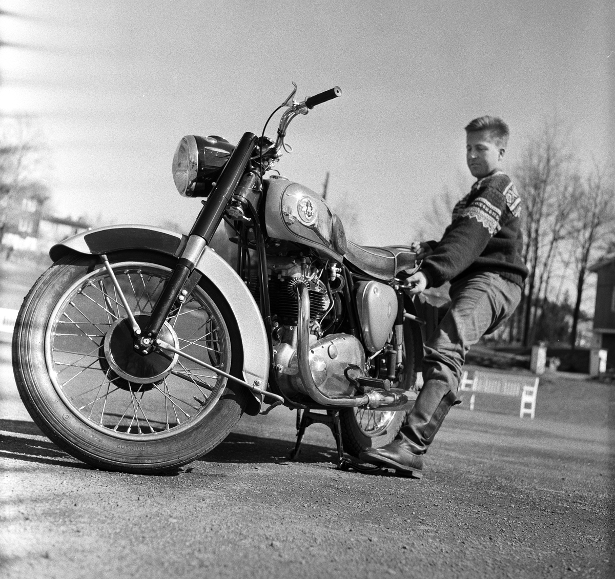 Serie. BSA motorsykkel. Fotografert mai 1958.