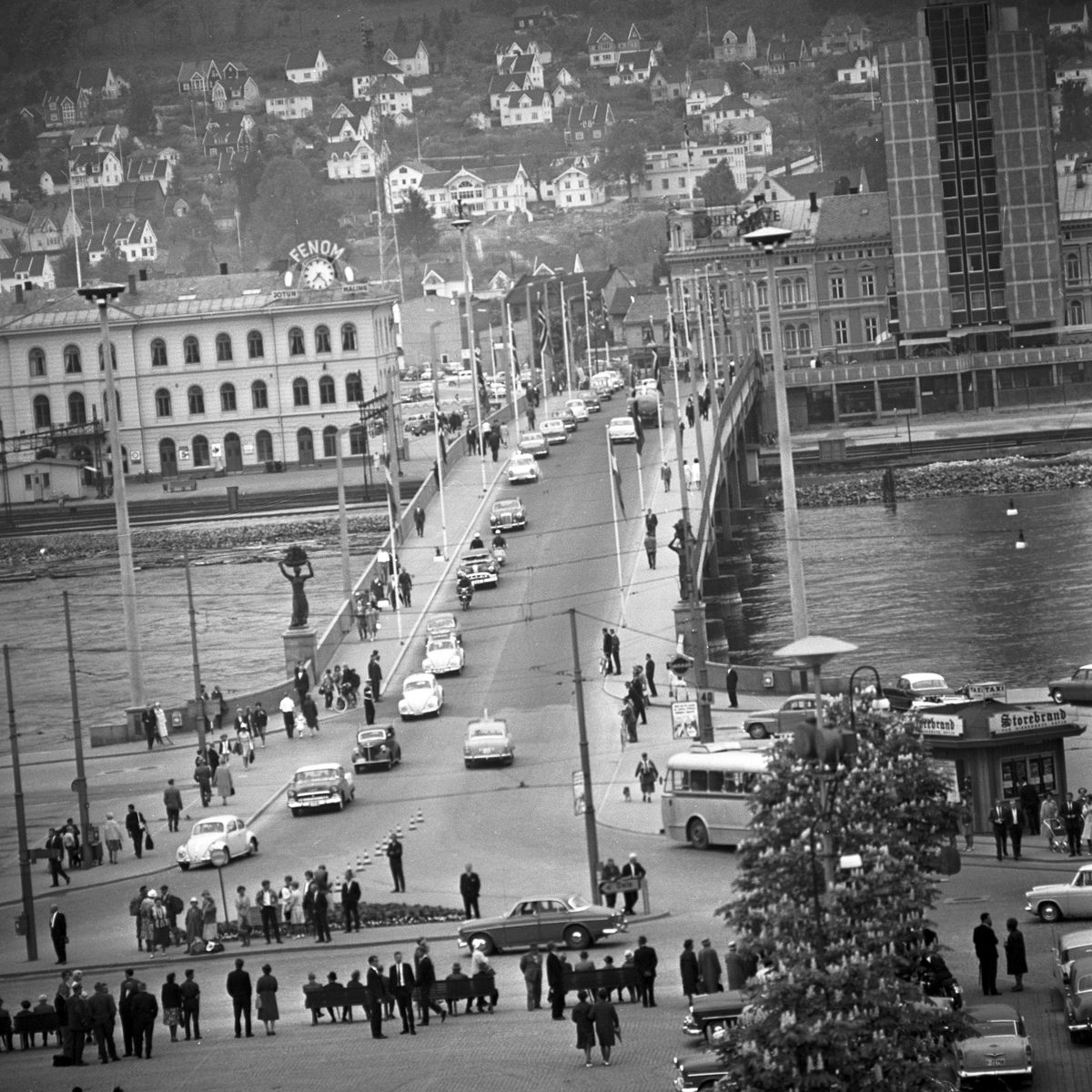 Serie. Pinsetrafikk i og rundt Drammen. Fotografert juni 1963.


