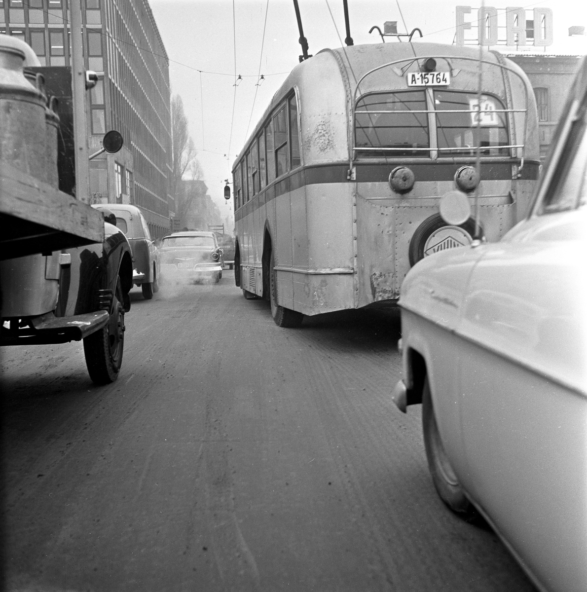 Serie. Biler og trafikkbilder i Oslogt, Bygdø, Galgeberg, Majorstuen, Carl Bernes pl. Fotografert 1959.