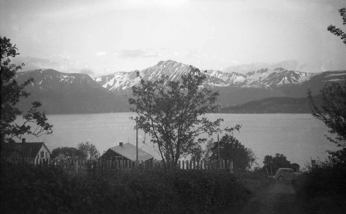 Motiv fra Kvæfjord i Troms. Fotografert 1949.