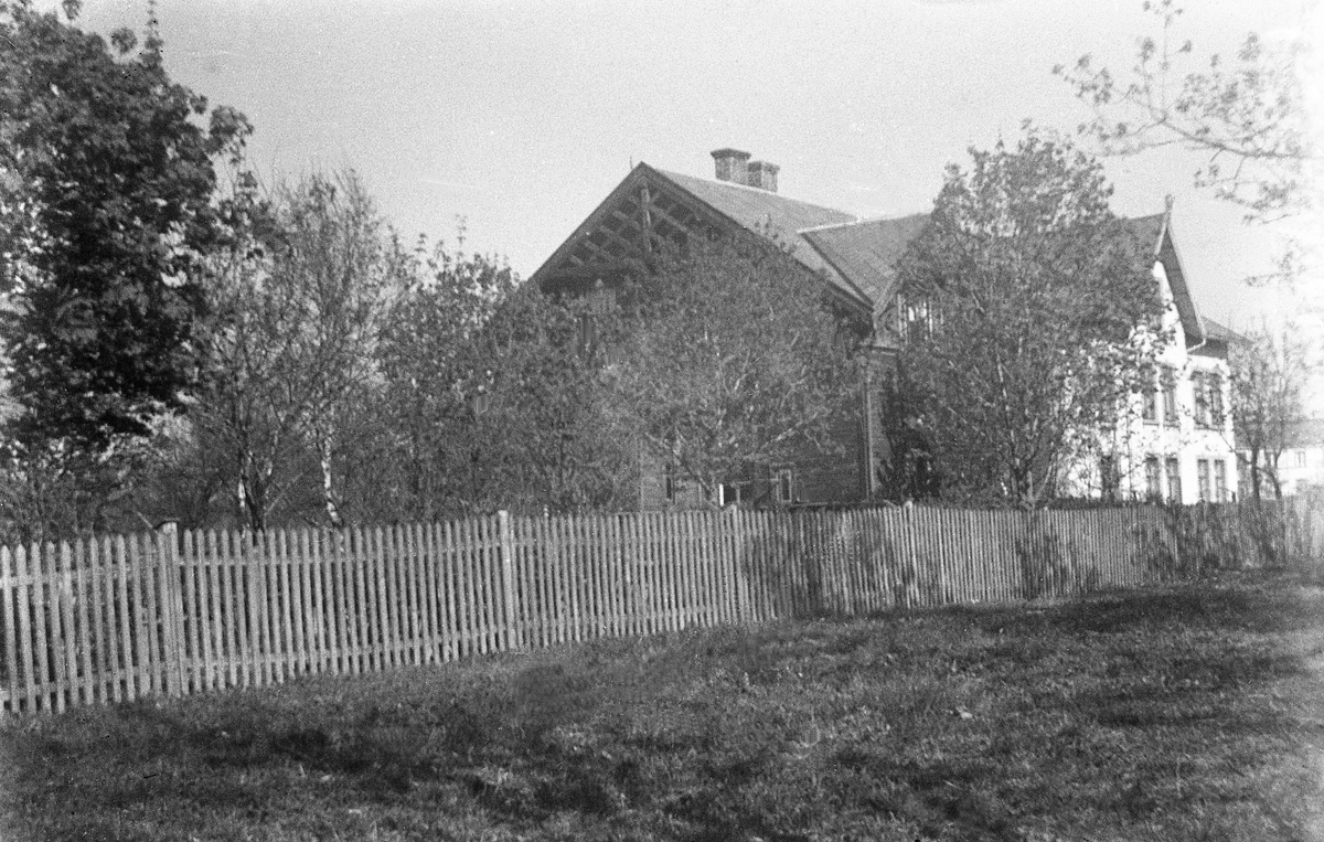 Elverhøy sett fra Klostergata, Trondheim. Fotografert 1919.