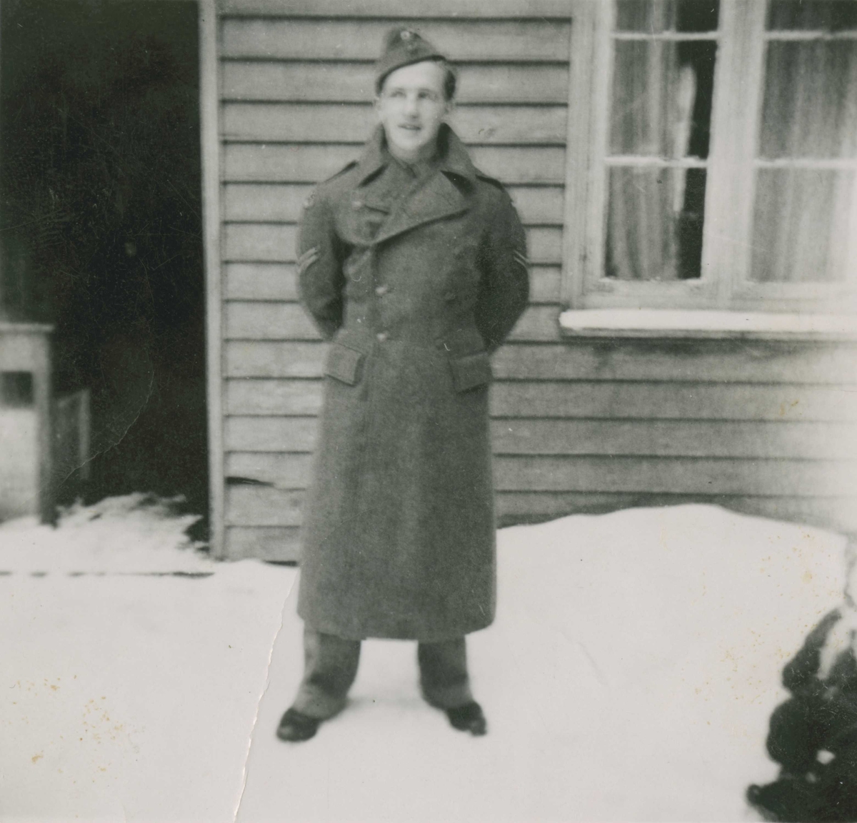 Mann i uniform på Heistadmoen 1946.