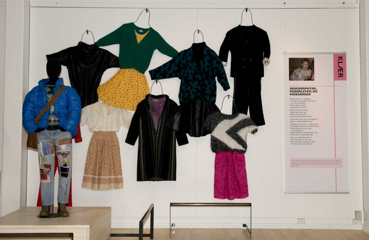 En serie med bilder fra utstillingen "Back to the 80s".