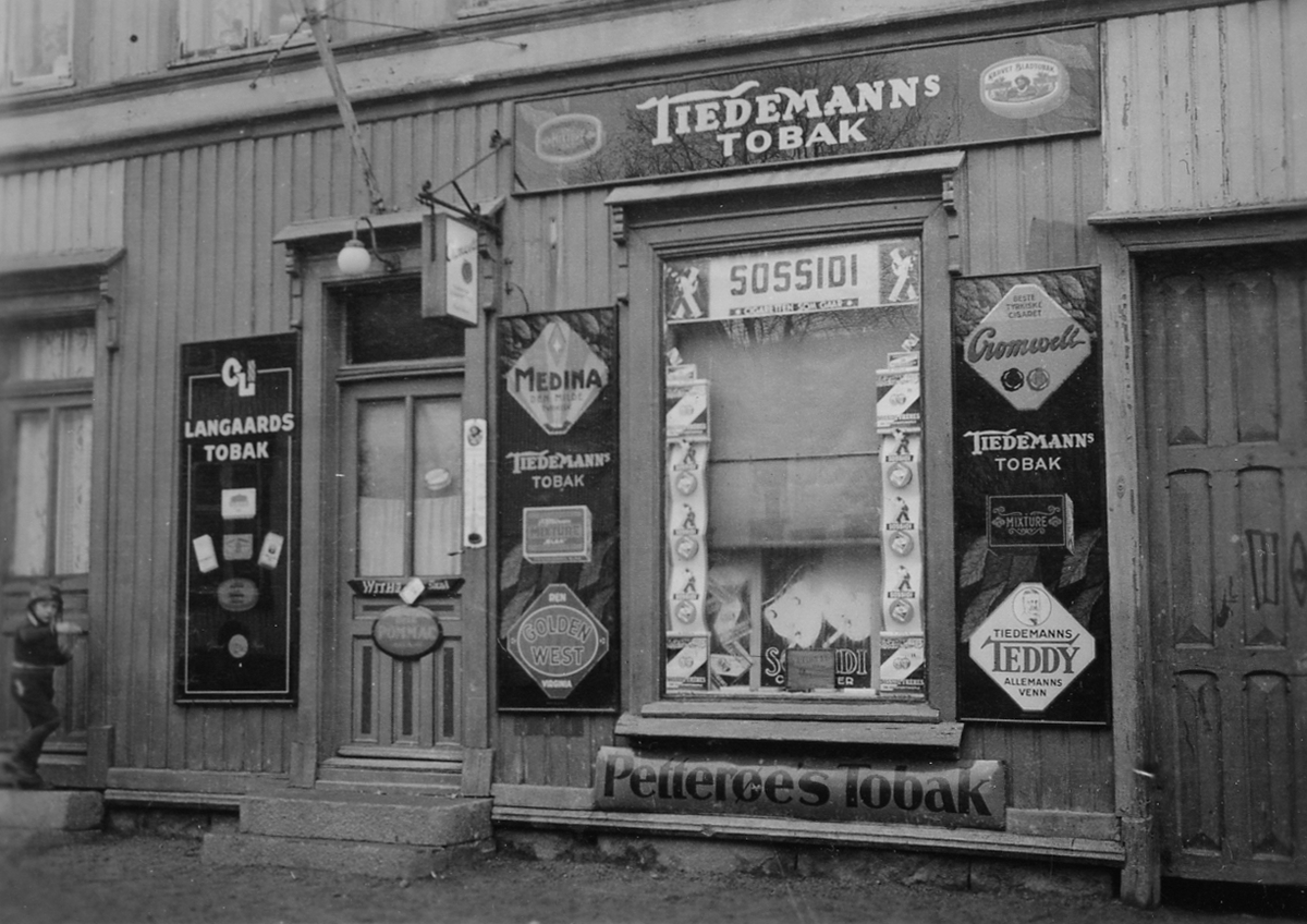 Tobakksforretning i Fredrikstad, 1934.