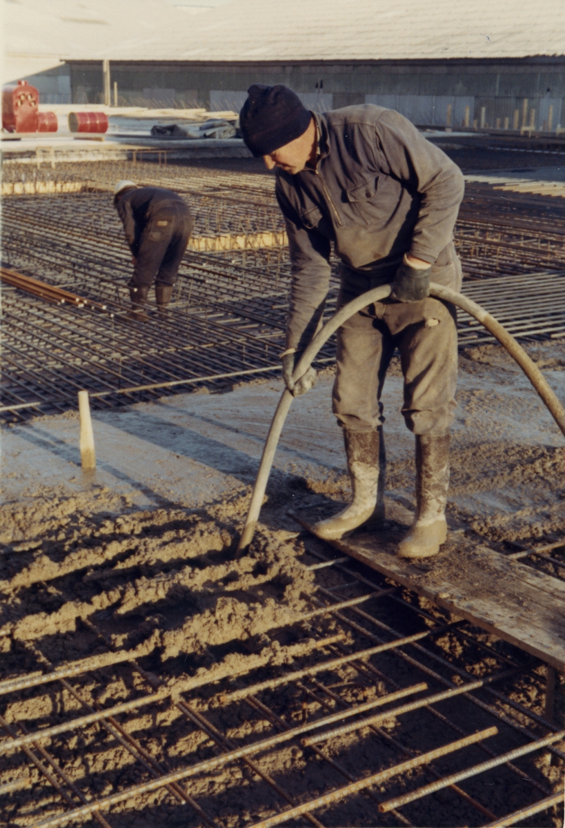 Byggeplass.
Konstruksjon av Tiedemanns Tobaksfabrik på Hovin i 1969.