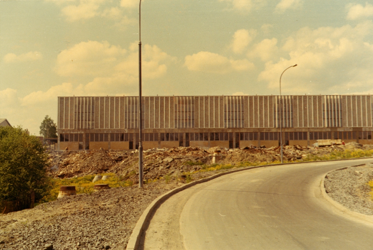 Byggeplass.
Konstruksjon av Tiedemanns Tobaksfabrik på Hovin i 1968.