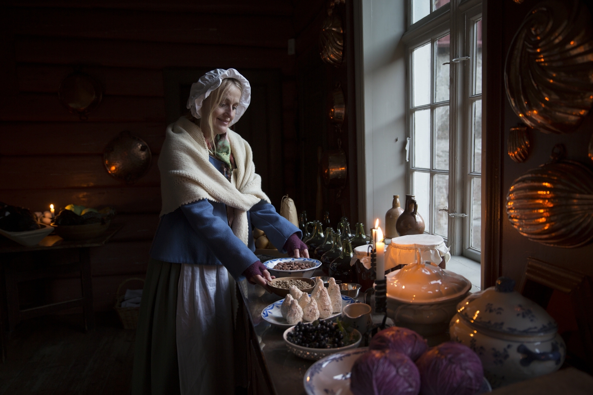 Formidling av juletradisjoner i kjøkkenet. 
Julefeiring i "Chrystiegården", bygård fra Brevik. 
Julemarkedet på Norsk Folkemuseum, 1. desember 2013.