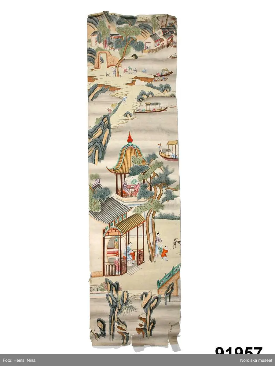 Landskap, berg, klippa, träd, vatten, sjö.
Arkitektur, byggnad, pagod, lusthus.
Människa, man, kvinna, barn, kines.
Farkost, båt.
Djur, fågel, häst, oxe.