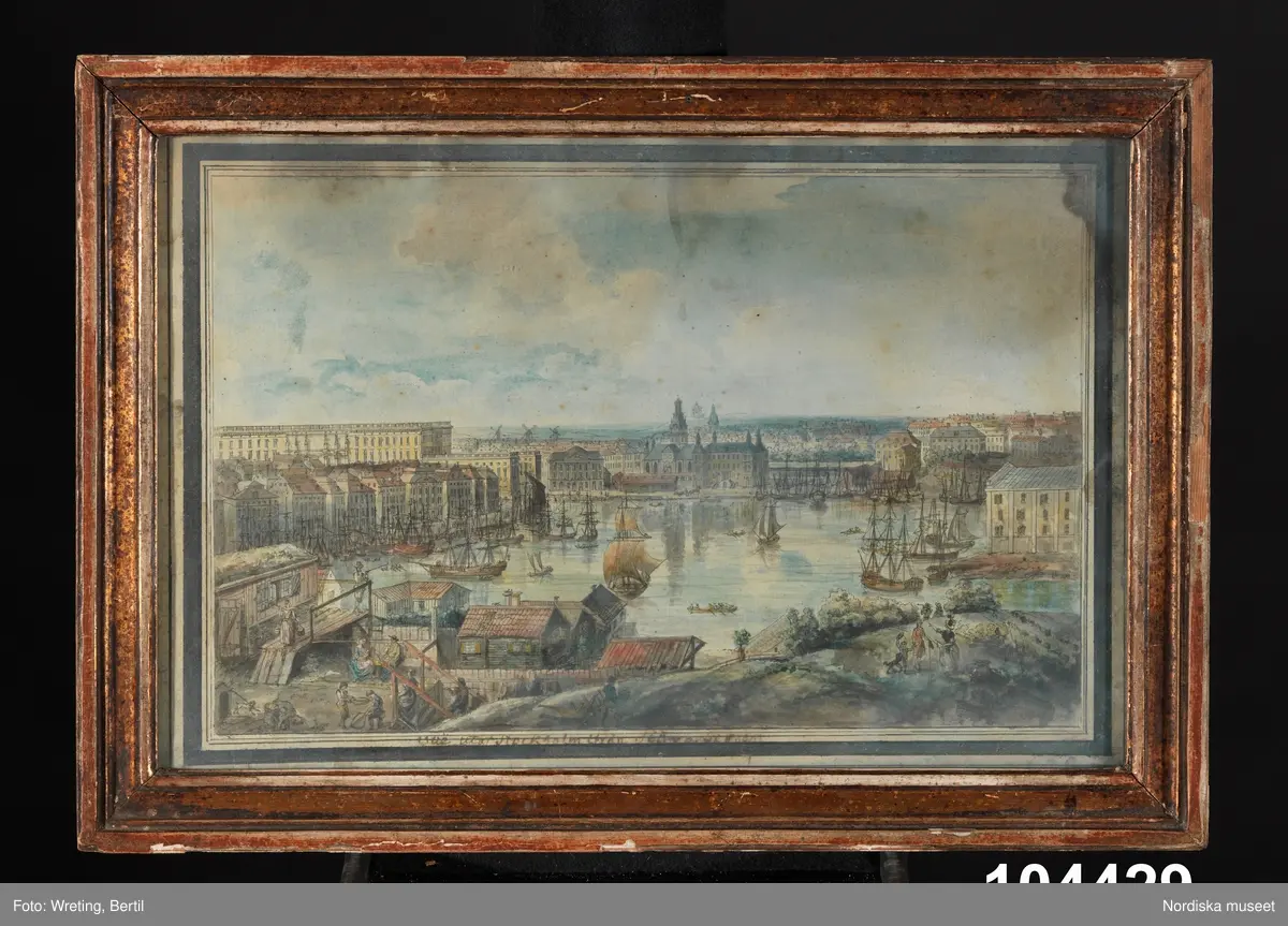 Utsikt över Stockholm från Södermalm. Södermalm i förgrunden, segelfartyg på strömmen, stadsbebyggelsen med slottet och Jakobs kyrka i bakgrunden. 