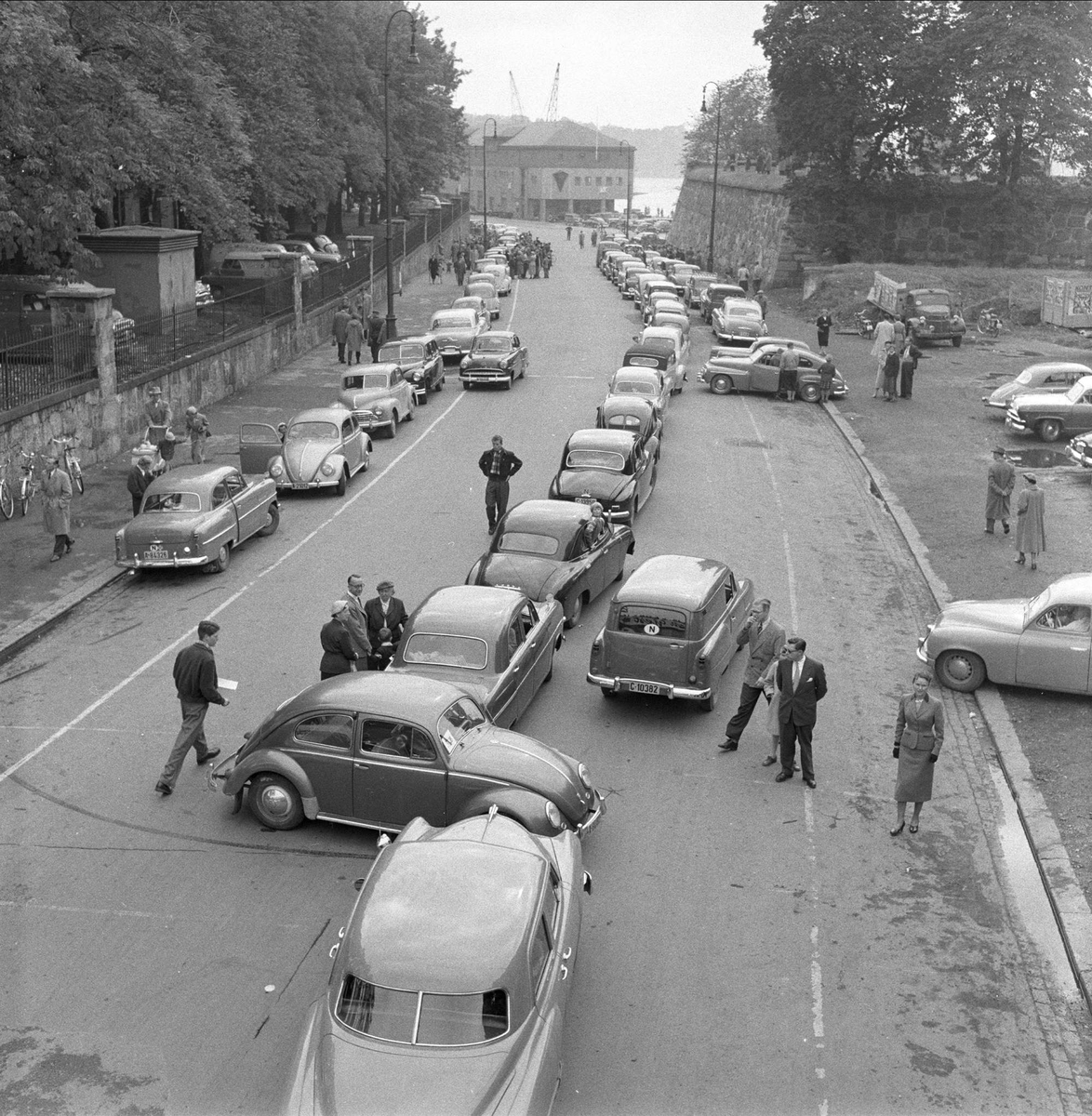 Aktiviteter i forbindelse med rebusløp for biler Dagbladet, Oslo, 24.09.1956