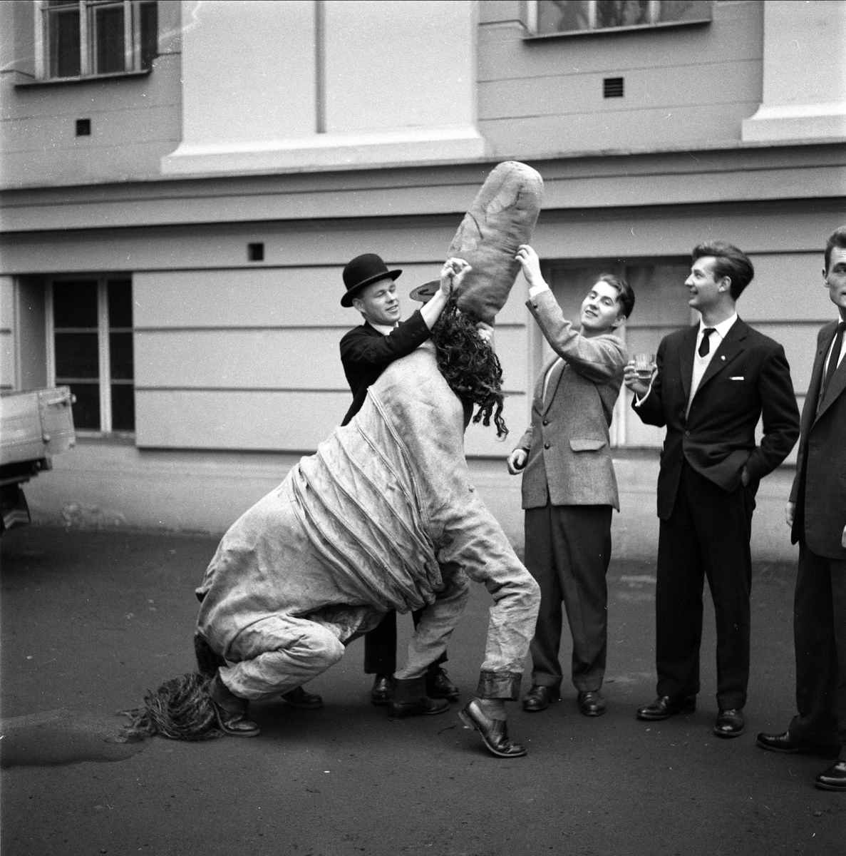 Hestekostyme, forberedelse, Oslo, desember, 1958.