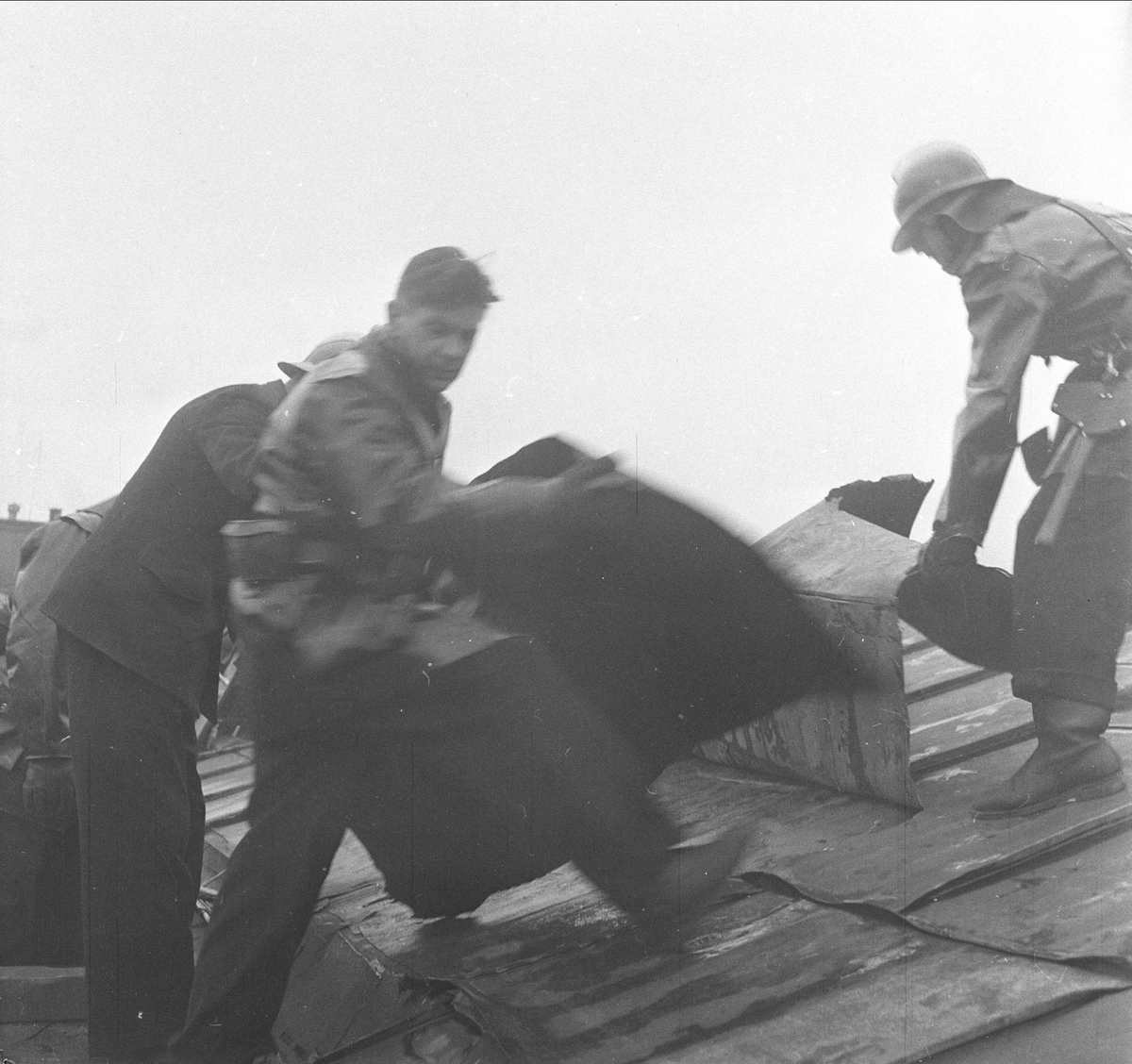 Brann i Stortinget, Oslo 09.04.1956. Brannmenn.