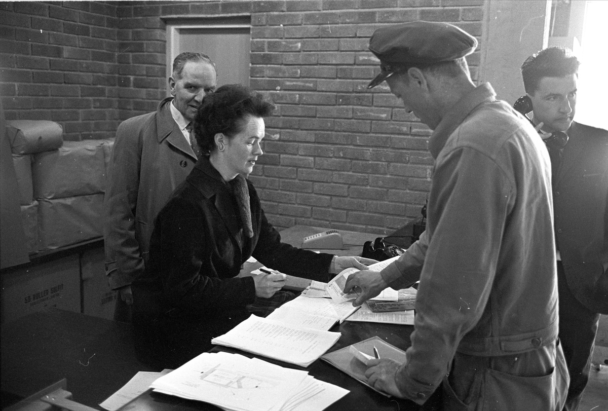 Norges Varemesse, Oslo, Sjølystveien, april 1962, varemottak.