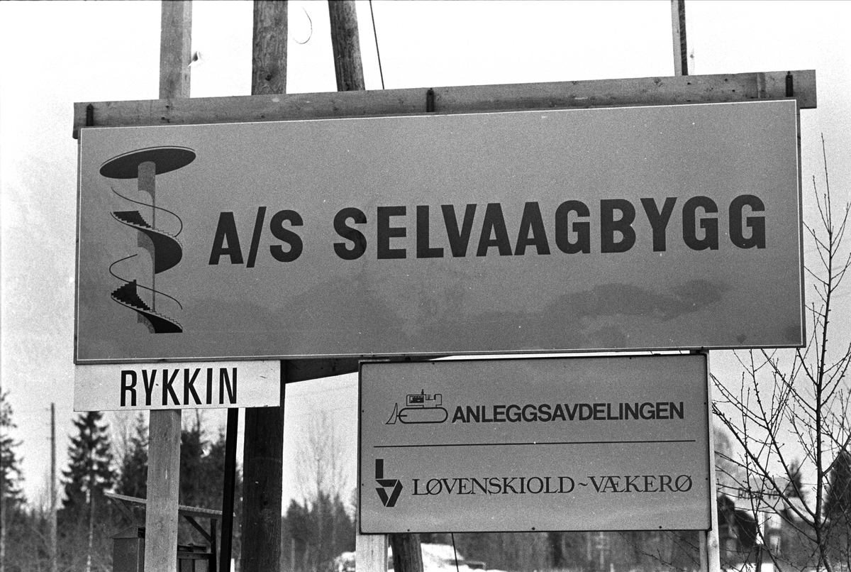 Rykkinfeltet, Bærum, desember 1969, anleggsvirksomhet, boligbygging, navneskilt utbygger..