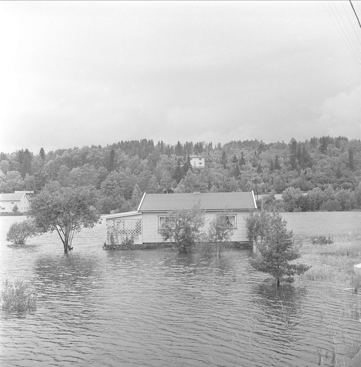 Sundøya, antatt Hole, Buskerud, august 1965. Hytter i flom.