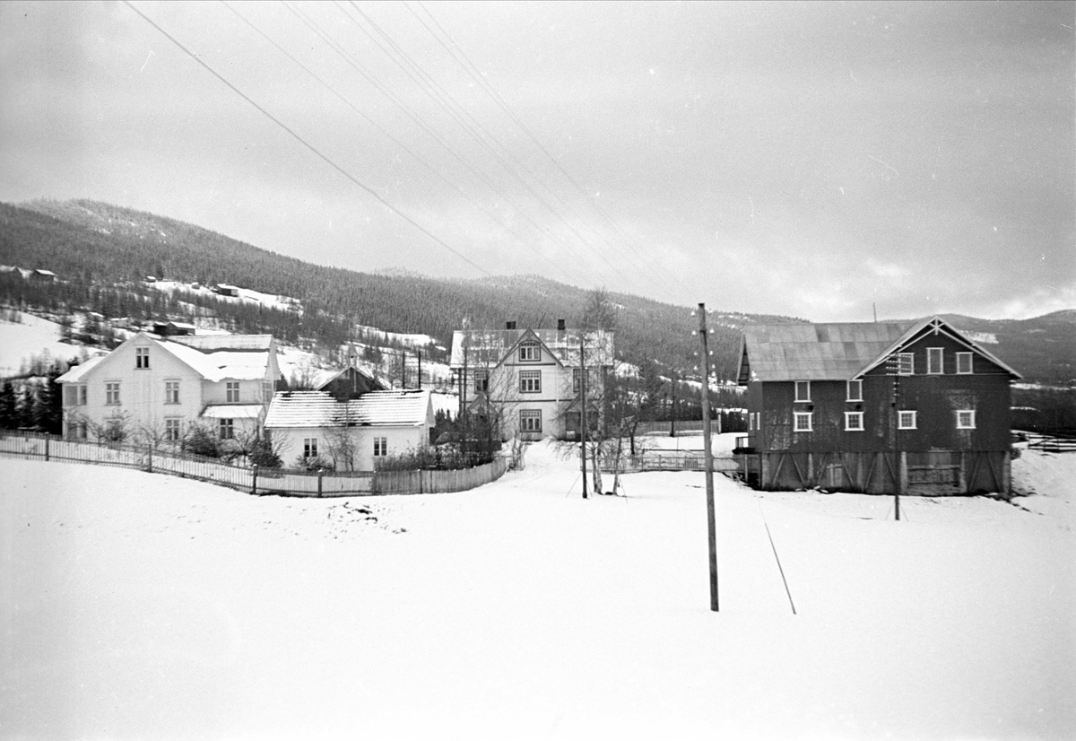 Hedalen, Sør-Aurdal. Bondegård i vinterlandskap.