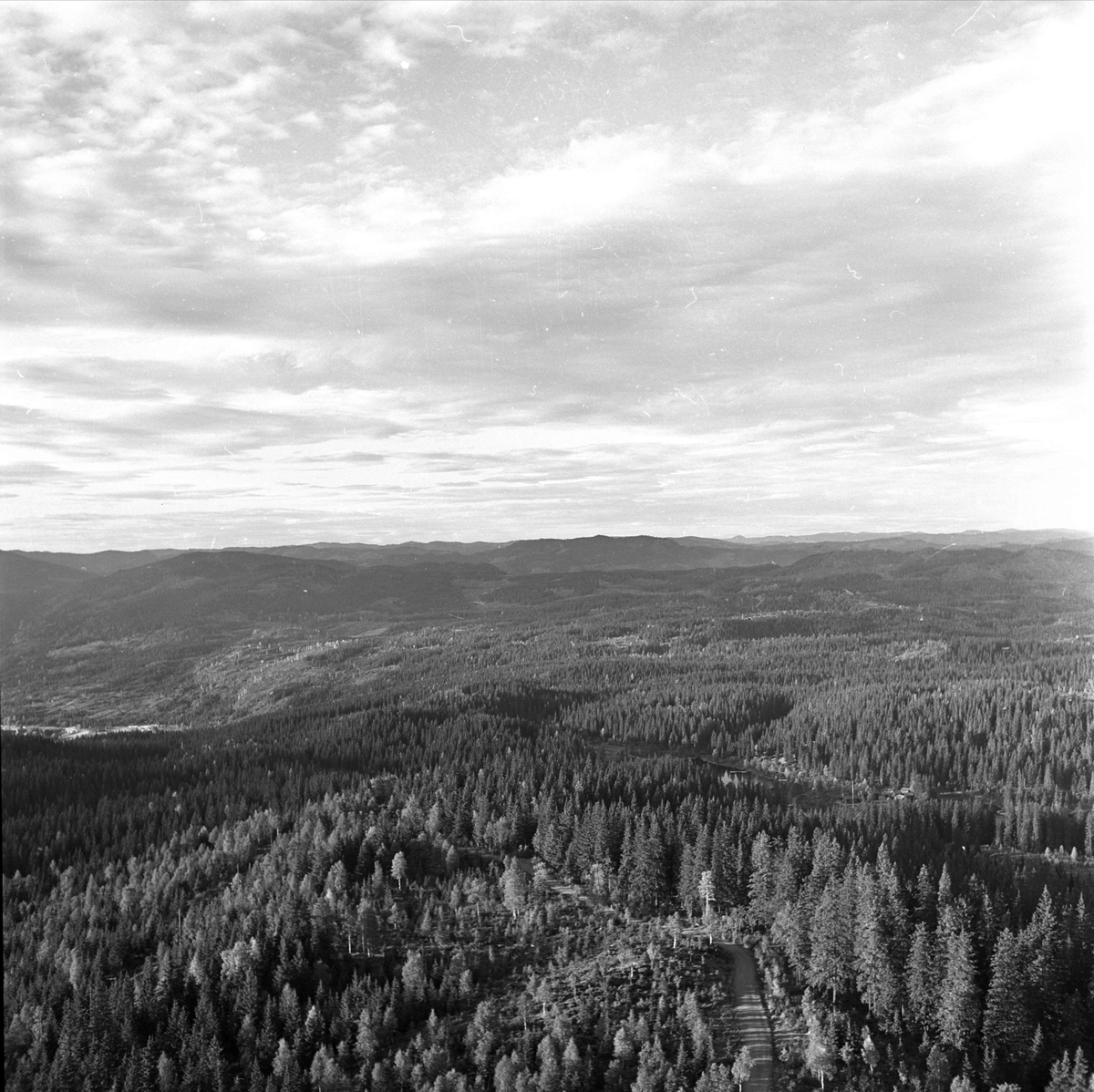 Tryvannshøgda, Oslo, juli 1962. Utsiktsbilde fra Tryvannstårnet. 