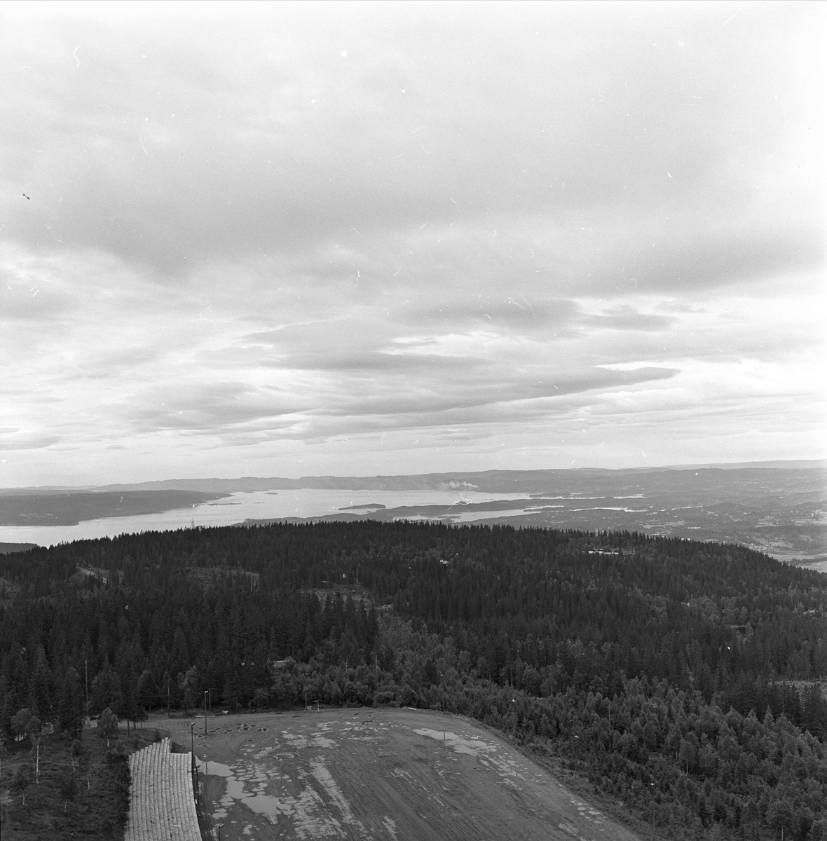 Tryvannshøgda, Oslo, 29.08.1962. Utsiktsbilde fra Tryvannstårnet. 