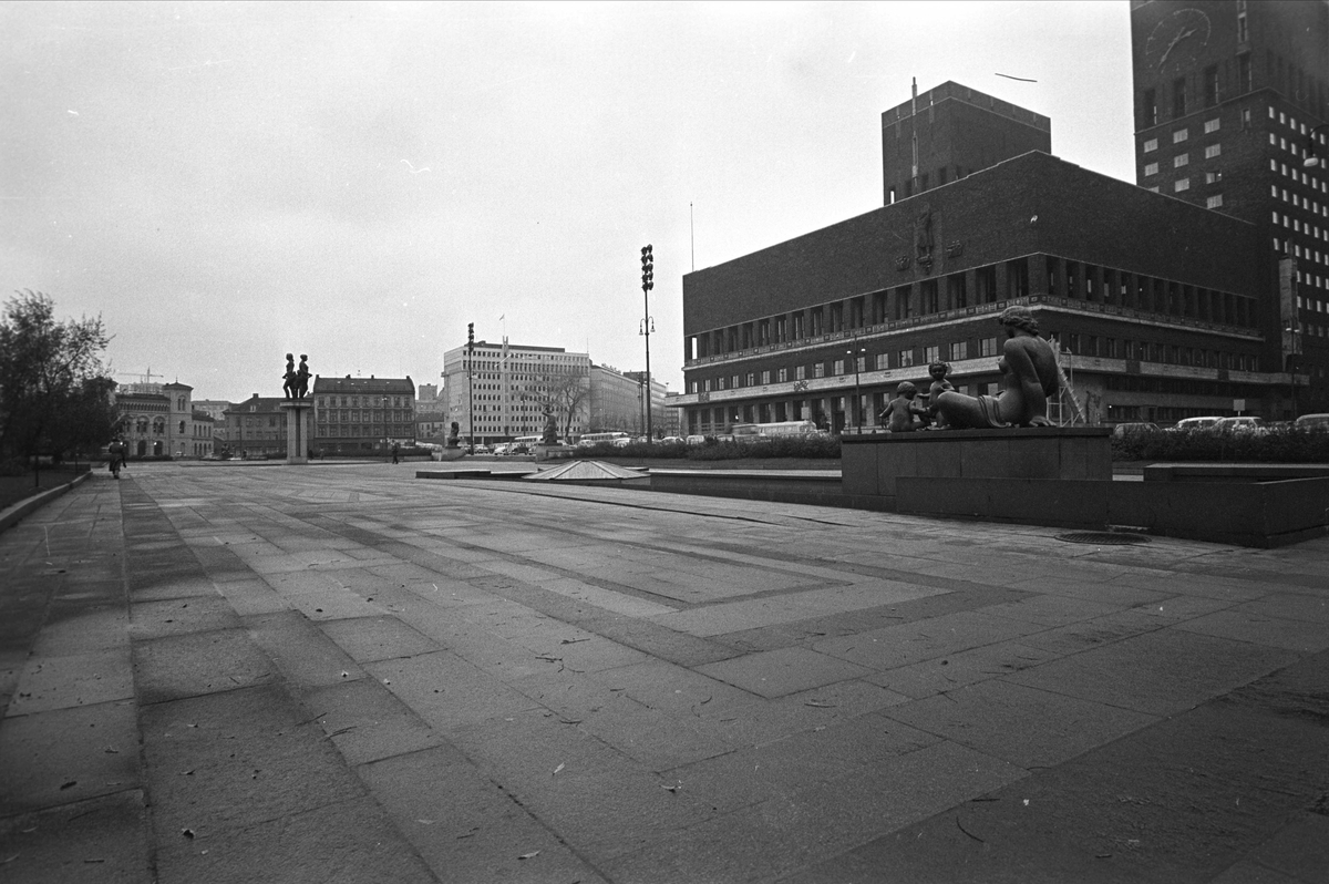 Rådhusplassen, Oslo, november 1963. "Rådhusplassen til skrekk og advarsel".