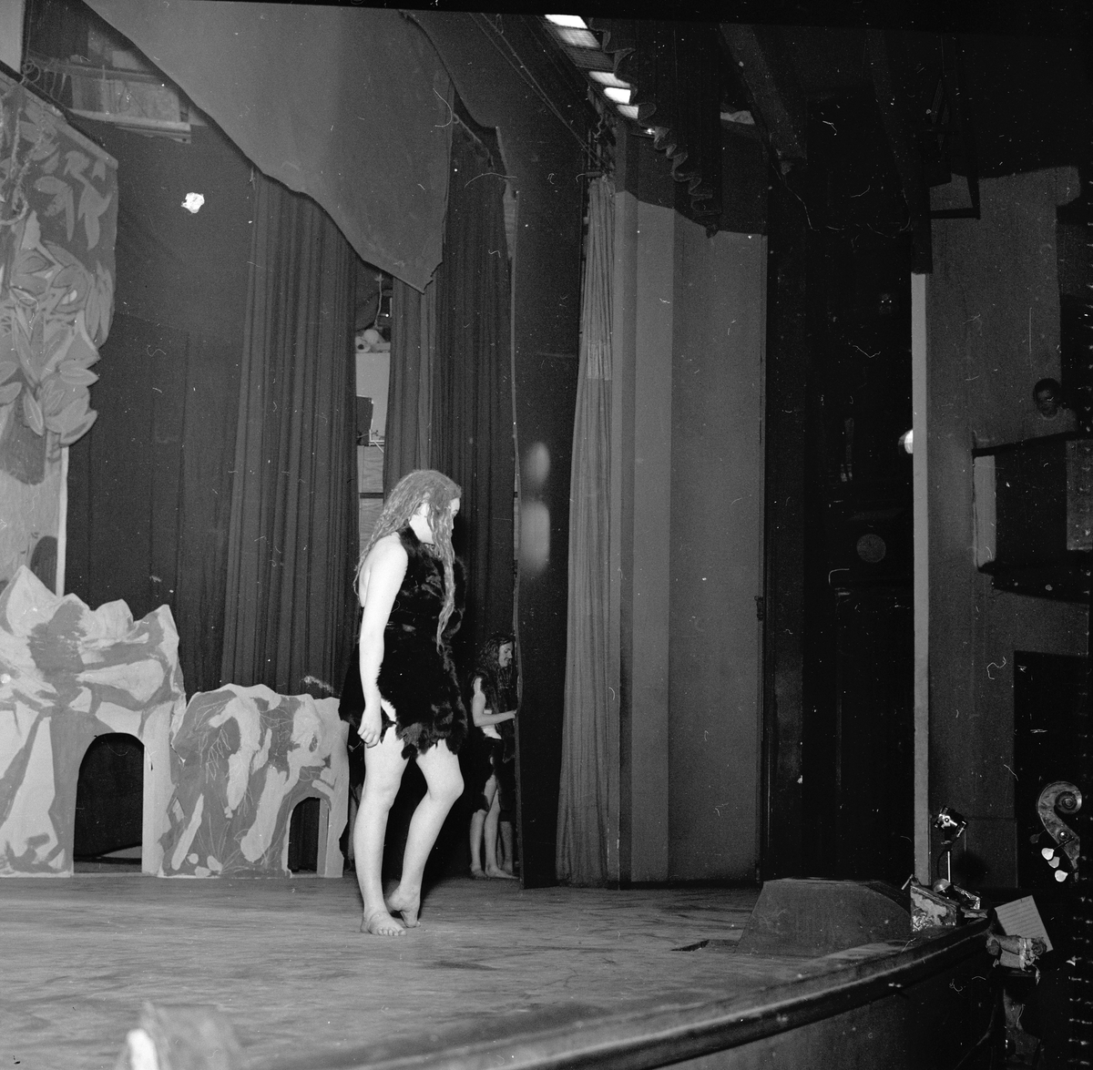 Oslo, våren 1958, glimt fra russerevyen, antatt spillested Edderkoppen Teater.
