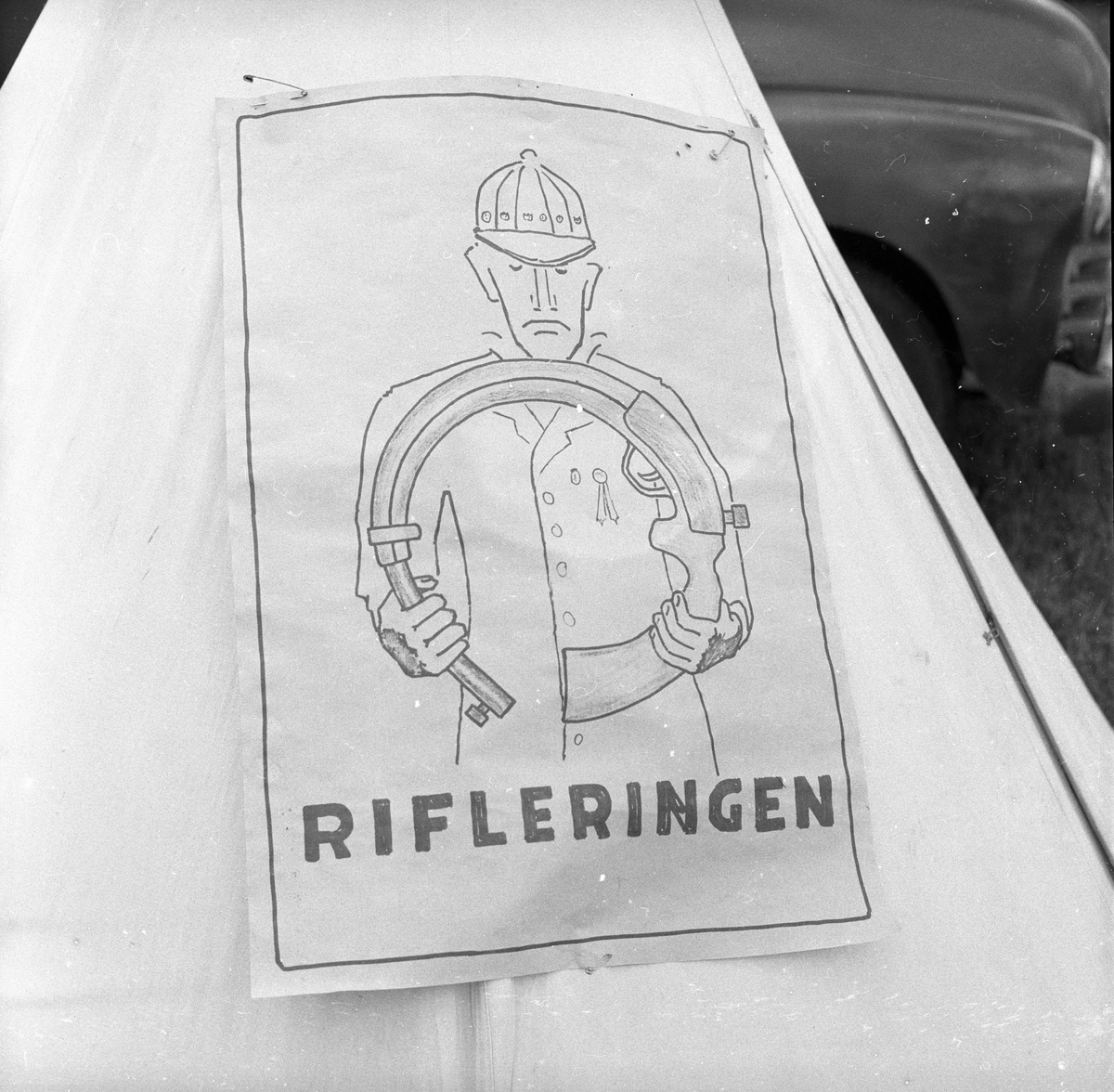 Kongsvinger, 03.- 04.07.1955, landsskytterstevnet. Deltakere fra forskjellige skytterlag, her et av lagenes merke.