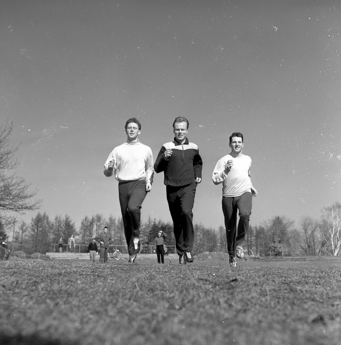 Fredrikstad, 31.03.1957, friidrettstrening.  Tor Olsen, Joh Alexandersen, Tor Fredrik Horn under løpetrening.